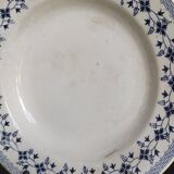 6 anciennes assiettes creuses dépareillées en Terre de Fer vertes et bleues