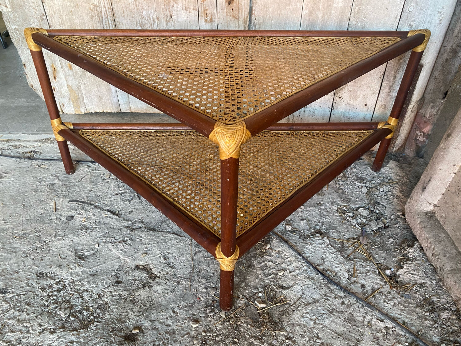 Table Basse Triangulaire Bambou Rotin + Plateaux Cannées Modèle Unique