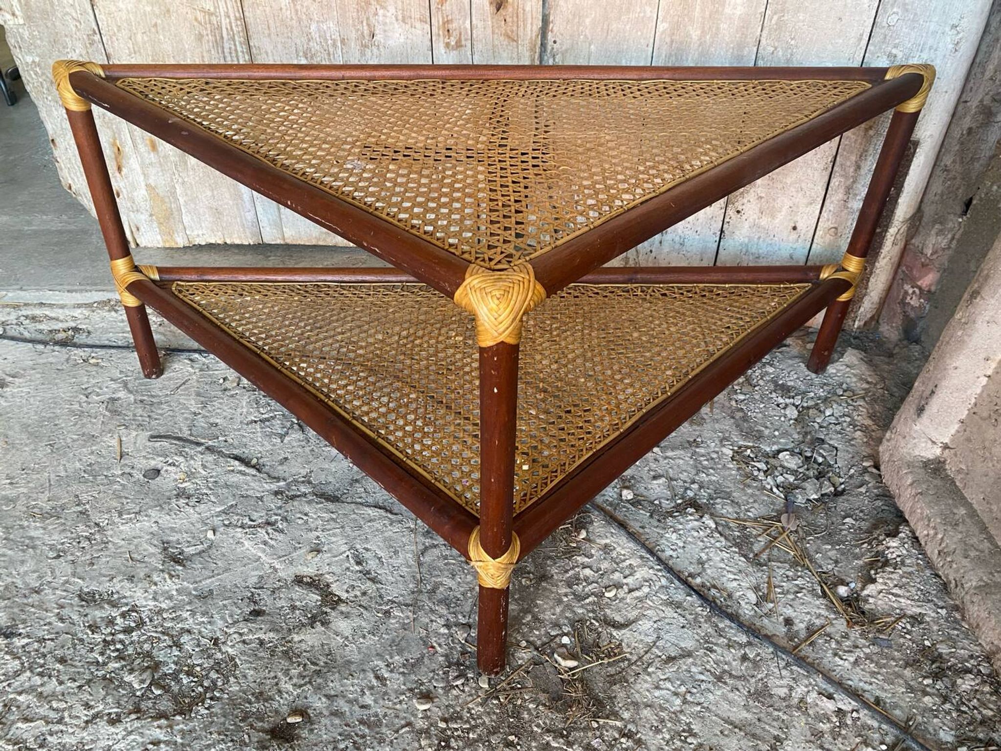 Table Basse Triangulaire Bambou Rotin + Plateaux Cannées Modèle Unique