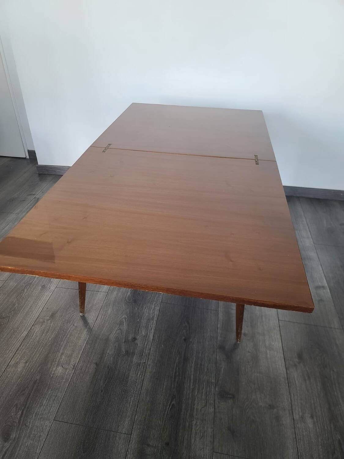 Vintage vitrified portfolio table
