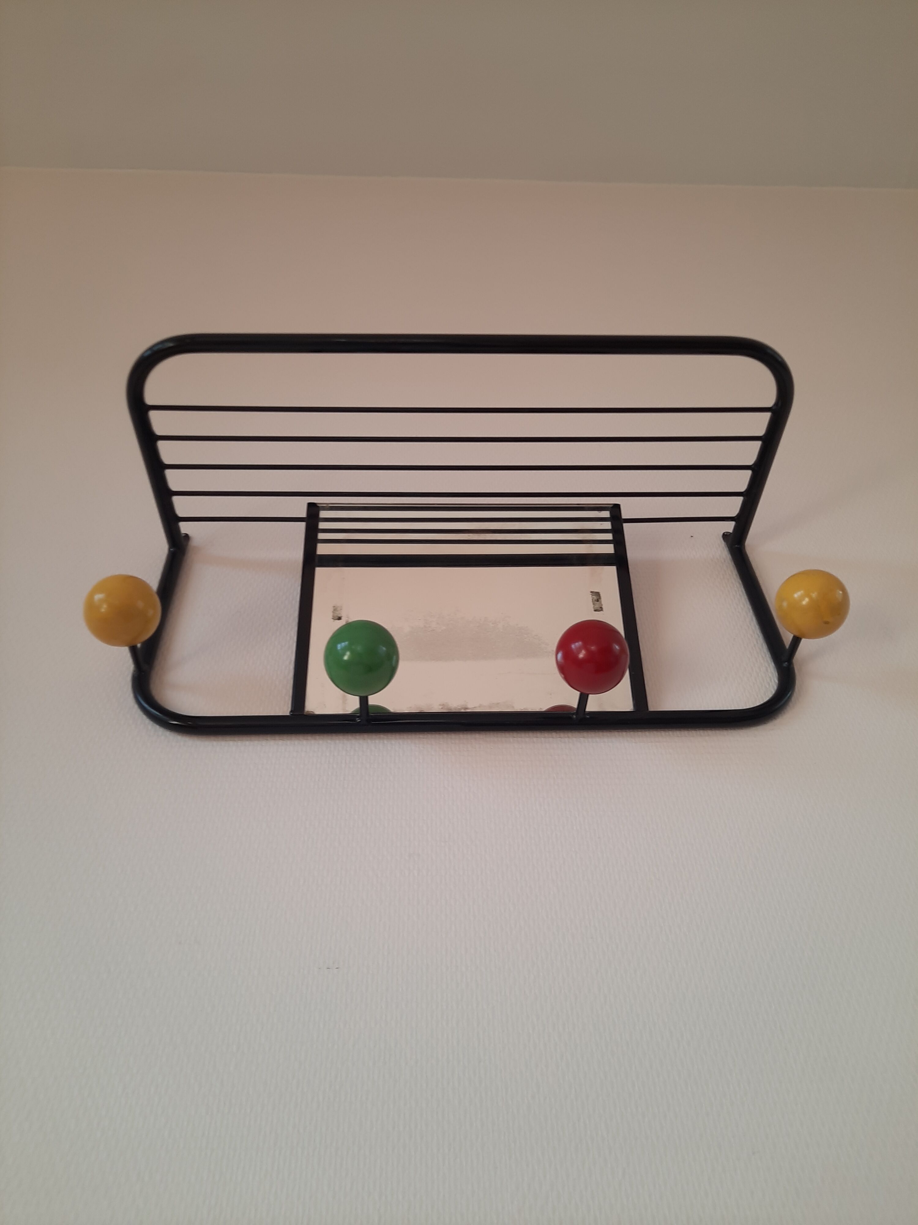 Wall coat door with 4 50s color pads