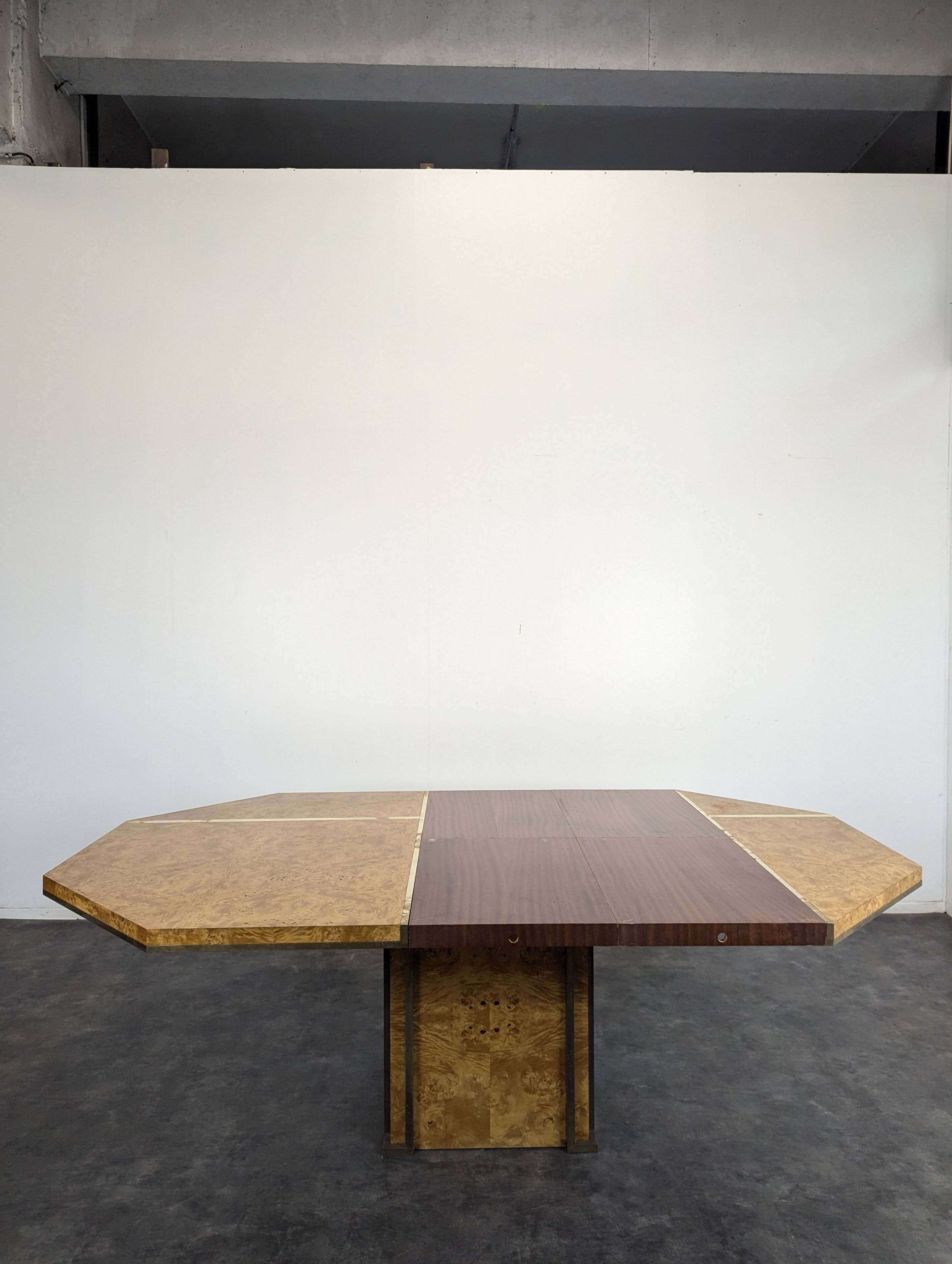 Table en ronce de noyer de Jean Claude Mahey