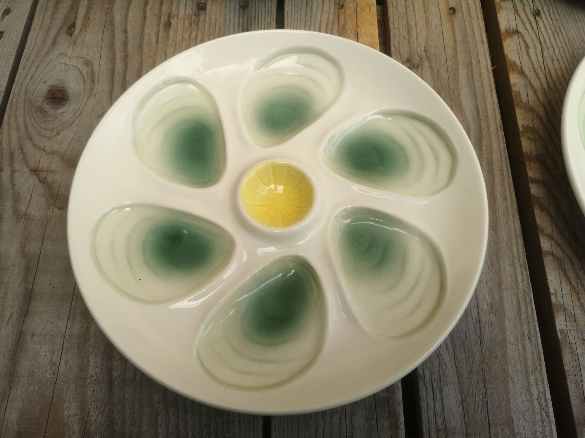 Set of 4 plates with oysters yellow and green salins décor