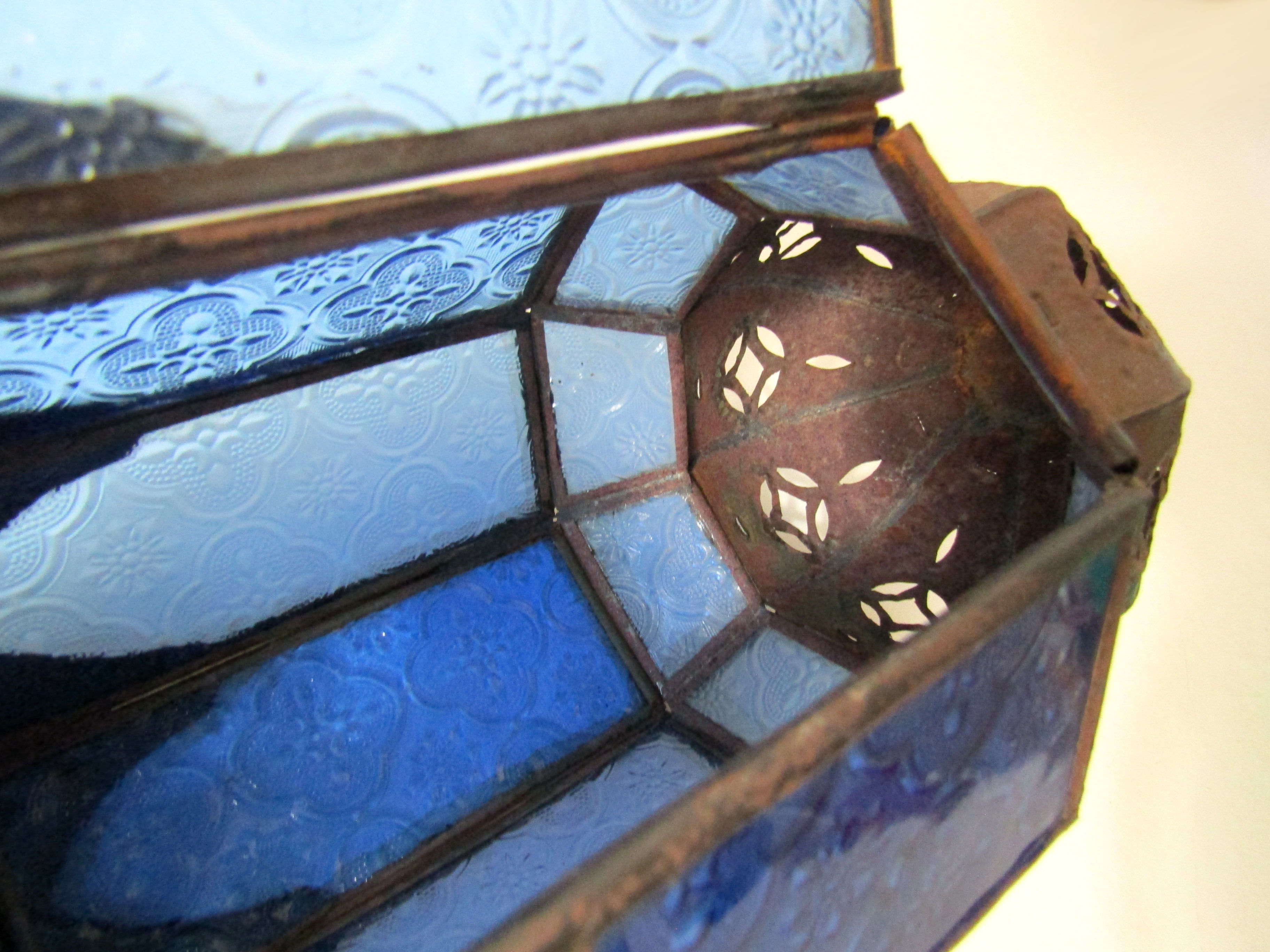 Electrifiable oriental lantern vintage chiseled blue glass 44cm