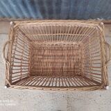 Wicker/rattan vintage laundry bin
