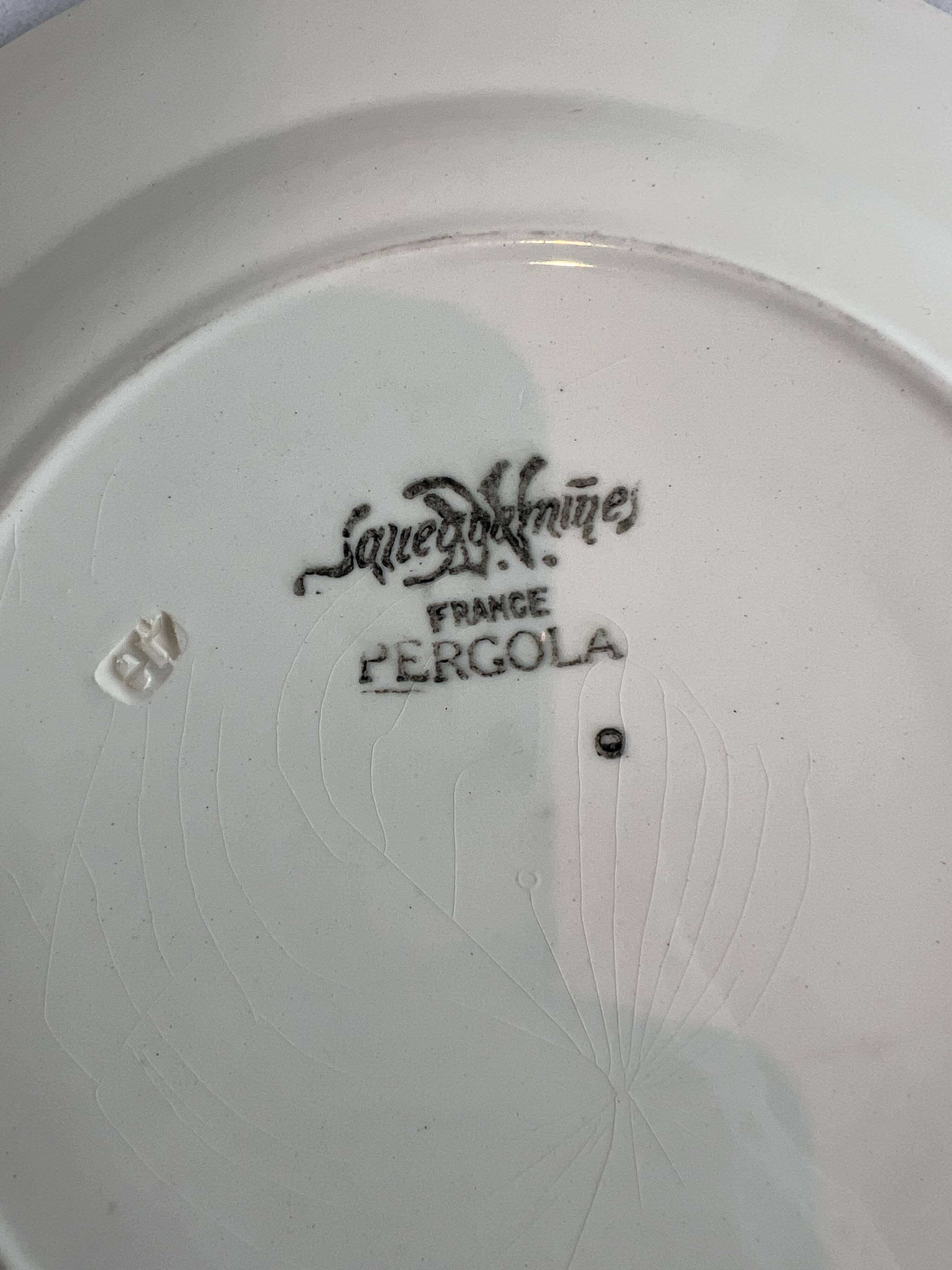 Assiette peinte à la main plate terre de fer Sarreguemines Pergola