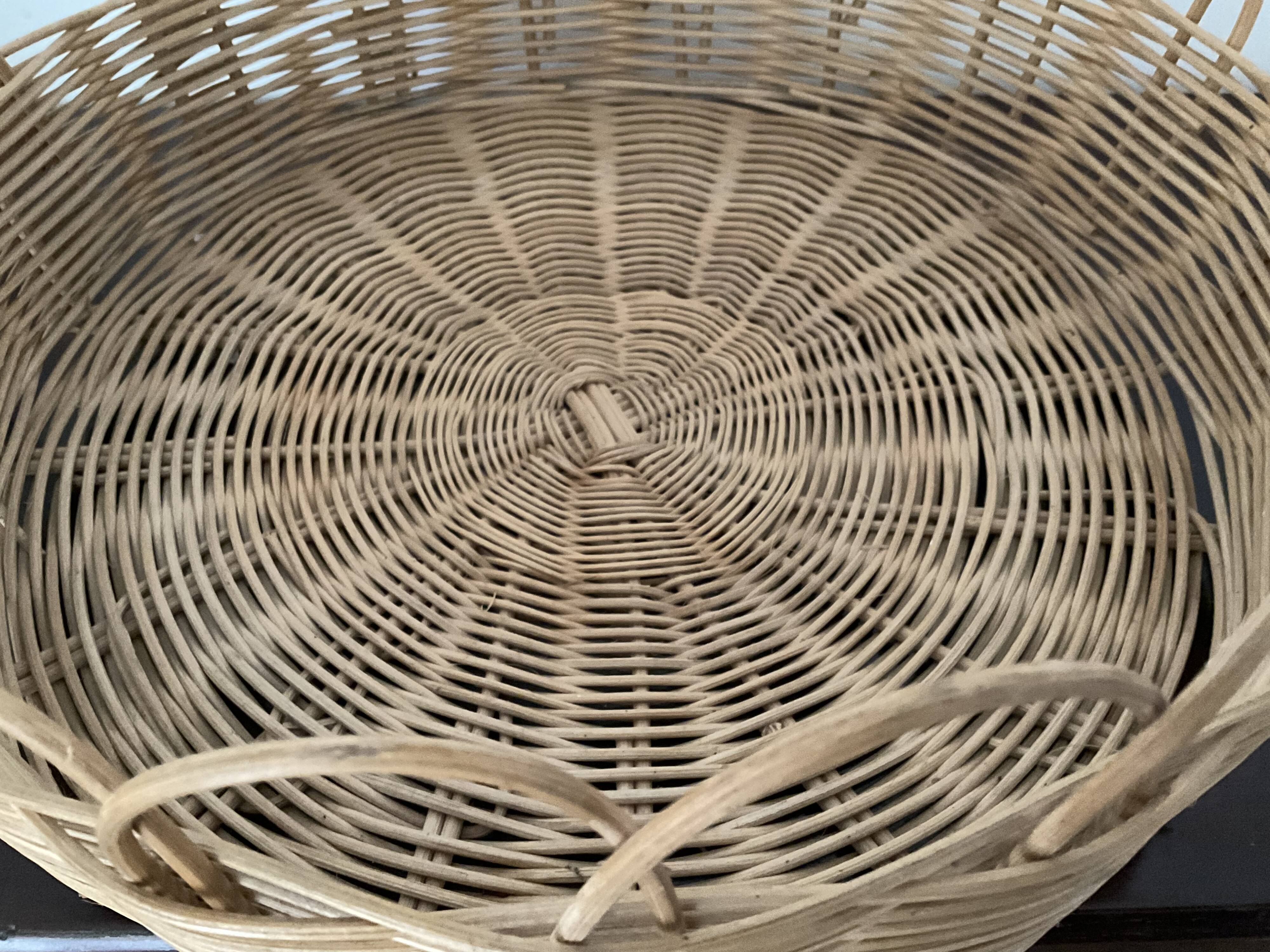 Wicker glass top, sun shape.