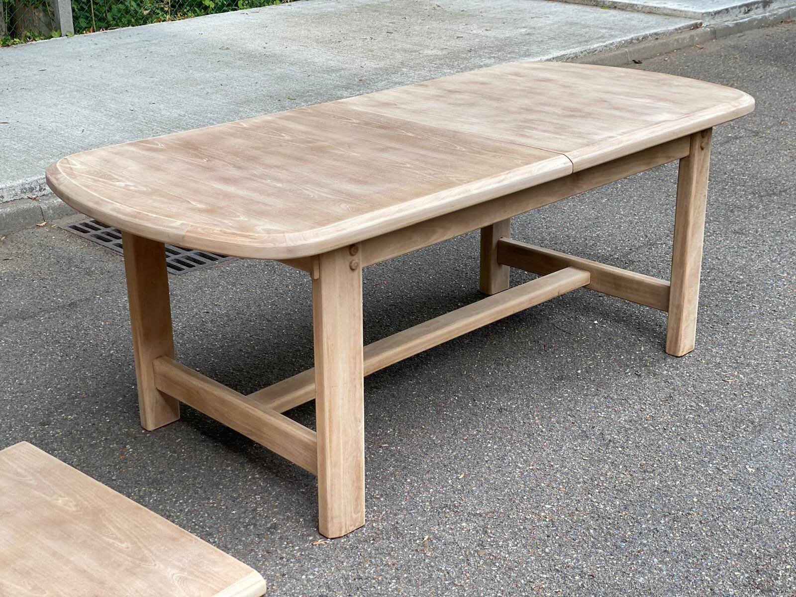 Extendable dining table in solid elm, Maison Regain brutalist 70s.