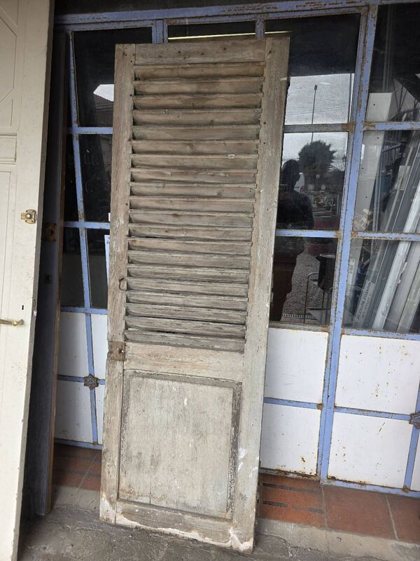 Ancienne porte à volets en sapin