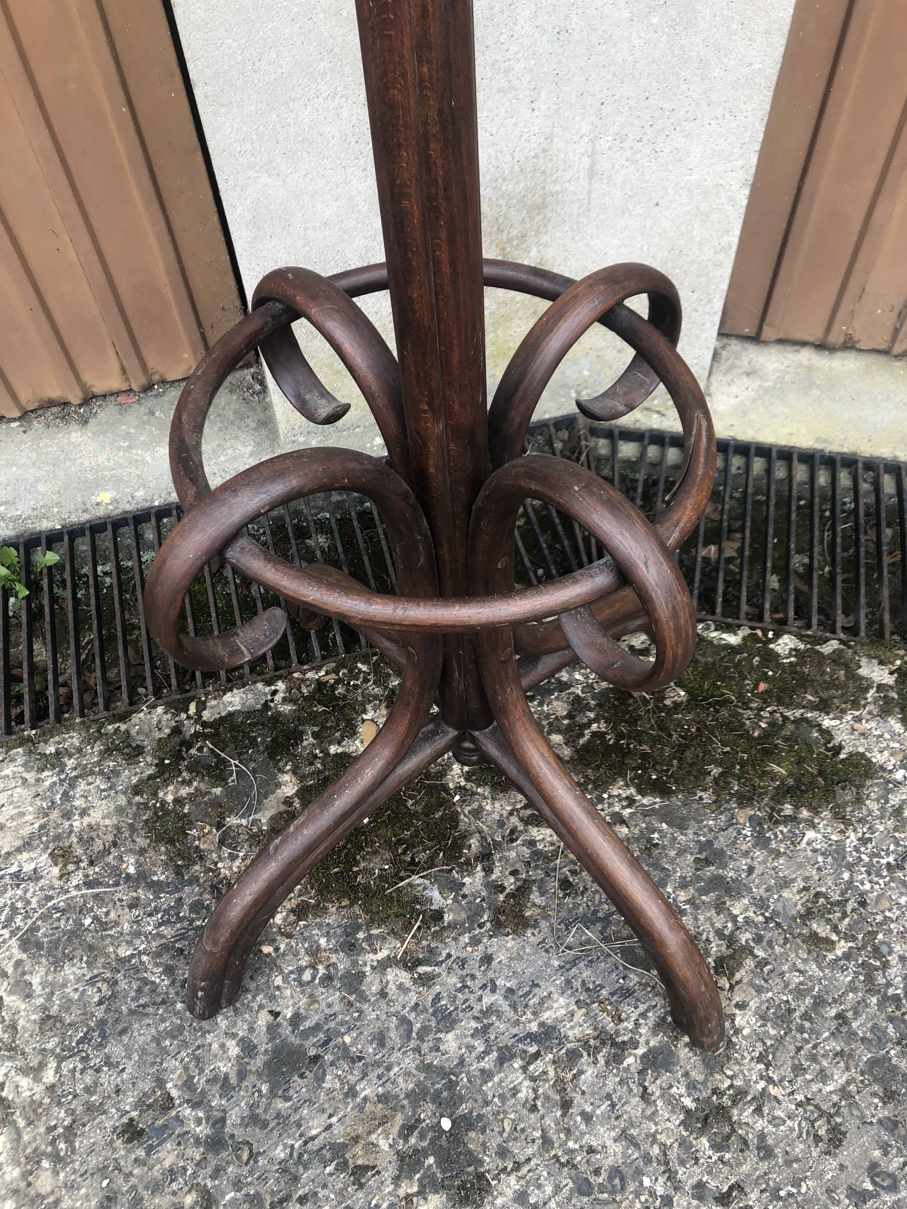 Coat rack parrot Thonet early twentieth art deco