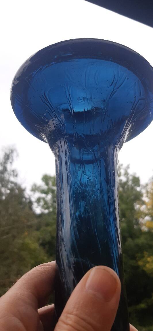 Vase soliflore ancien en verre soufflé
