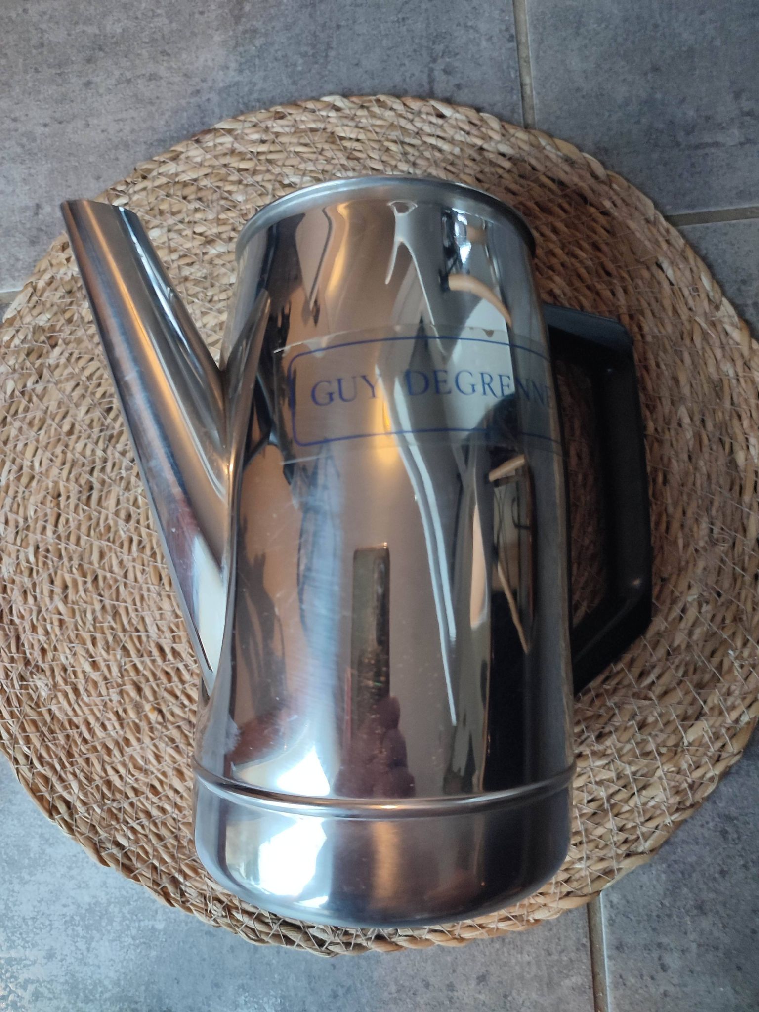 Magnificent stainless steel teapot by Guy Degrenne made in France.