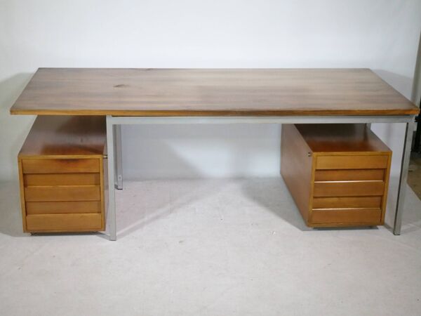 Bureau Behr du milieu du siècle en noyer avec deux tiroirs, Allemagne, années 1970