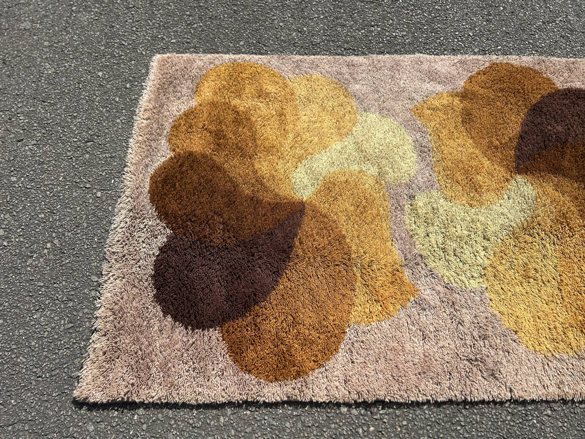 Vintage space age Desso carpet