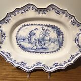 Oval plat in earthenware decorated with a hunting scene signed