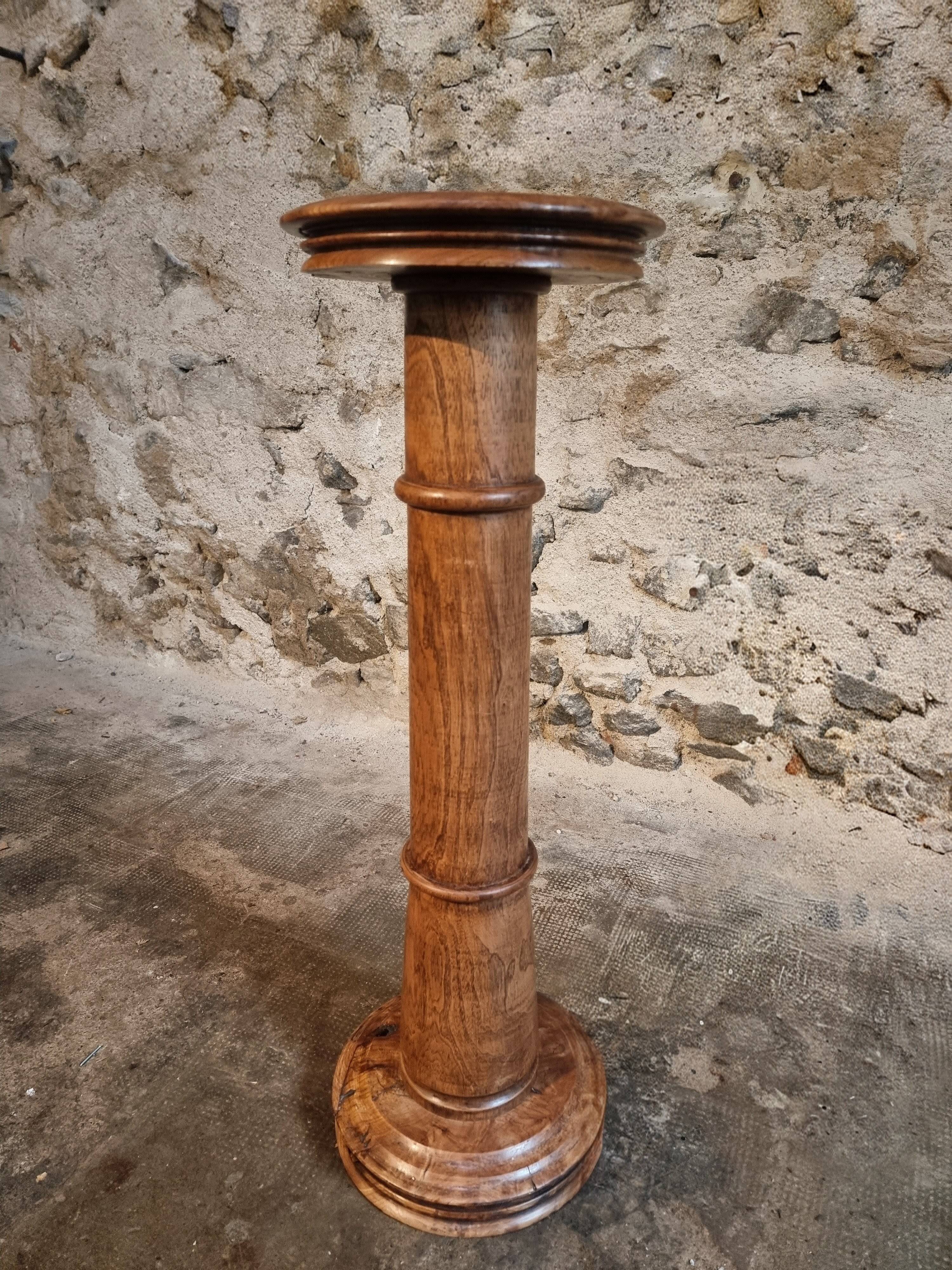 Ancient French pedestal in elm – Stand from the early 1900s