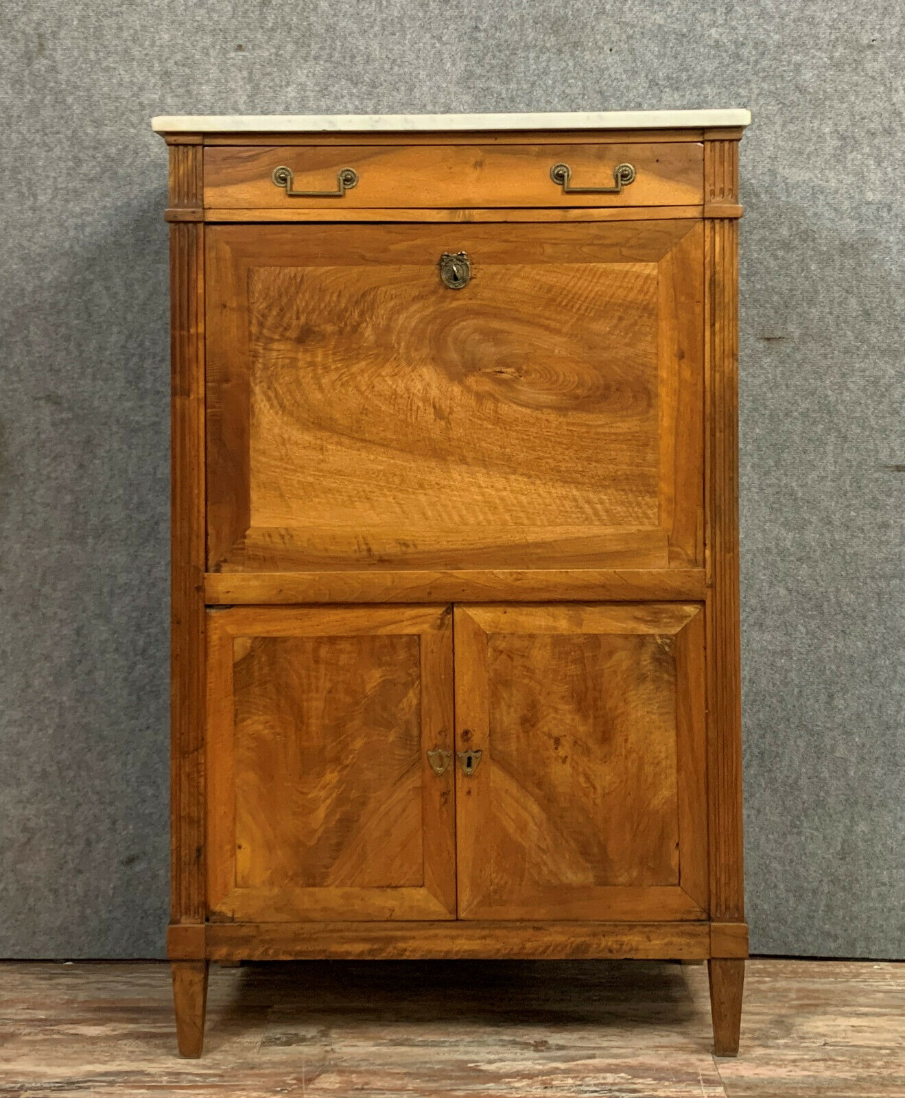 Louis XVI period secretary in blond mahogany around 1760