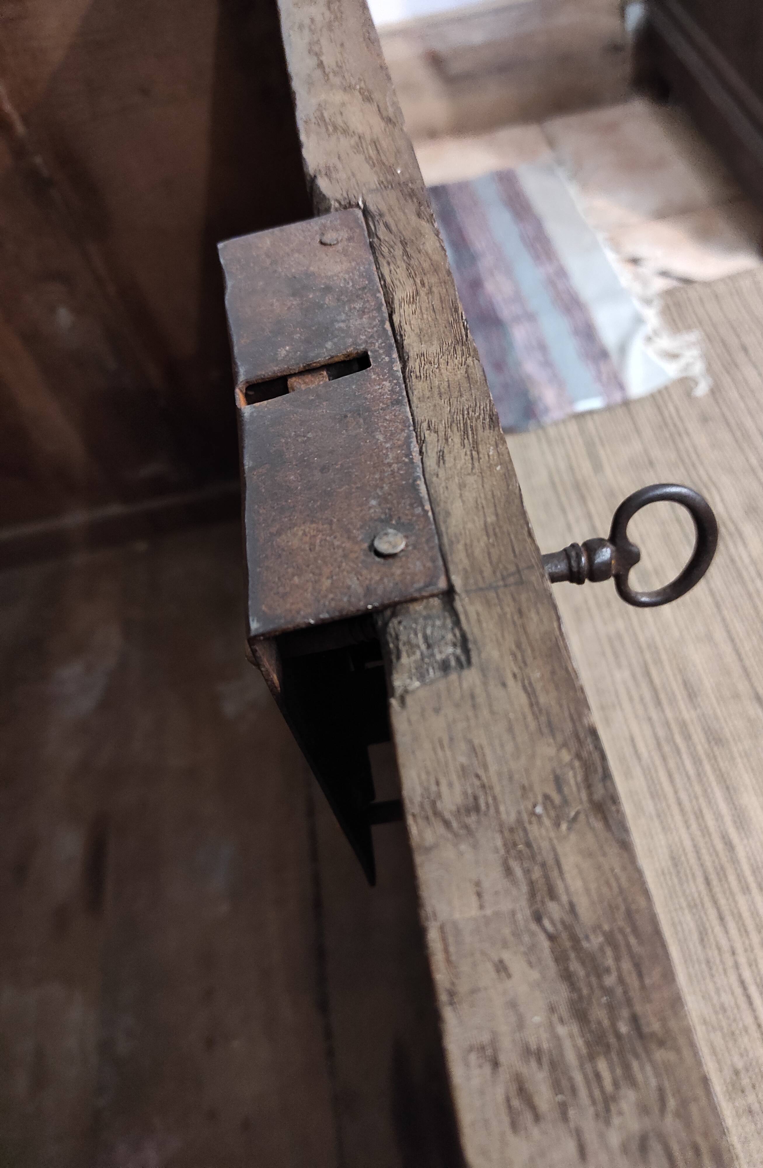 Trunk / trunk in oak 19th