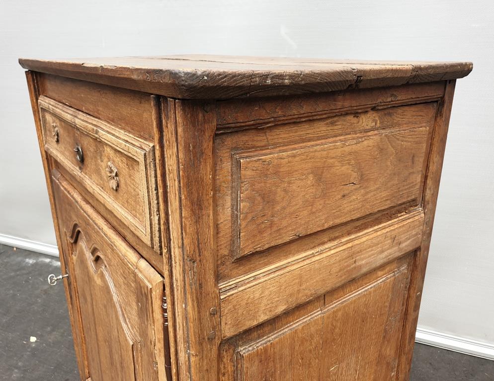 Confectionery buffet high Norman XVIIIth