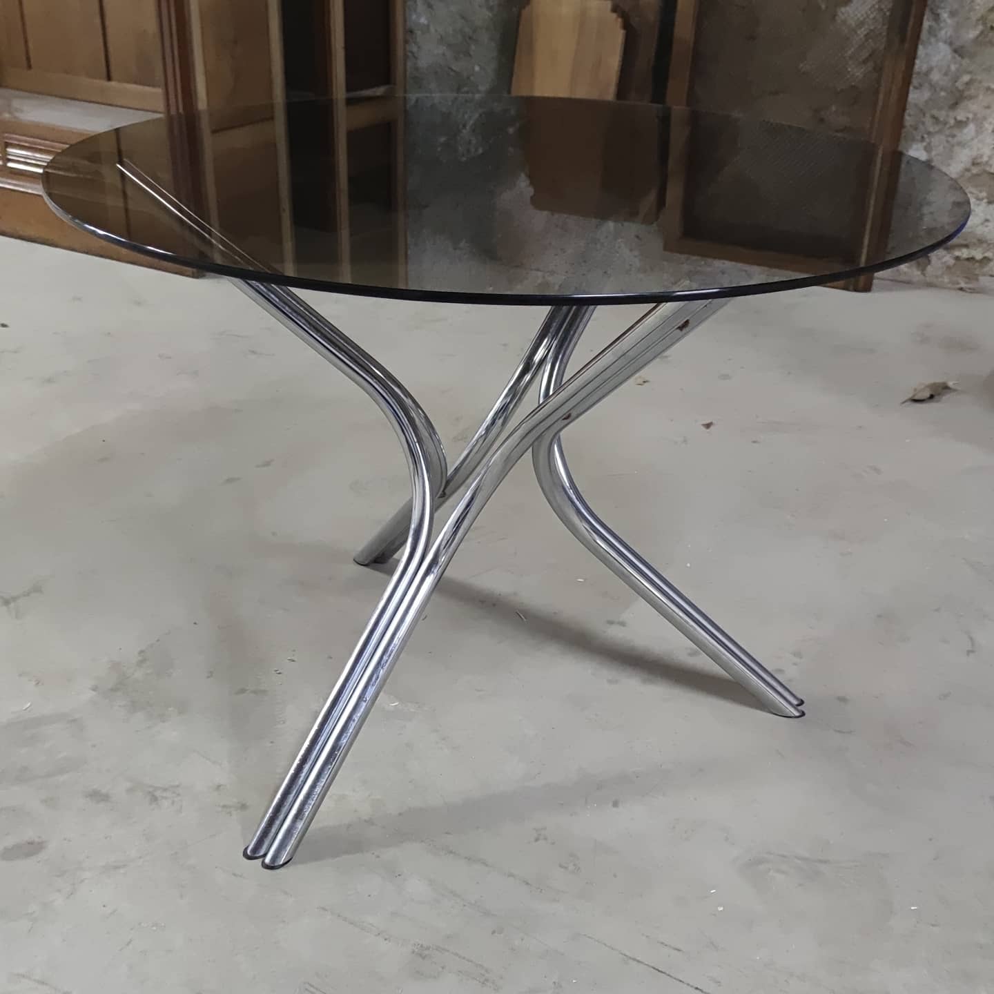 Tripod table in chrome steel and tray in smoked glass circa 1970