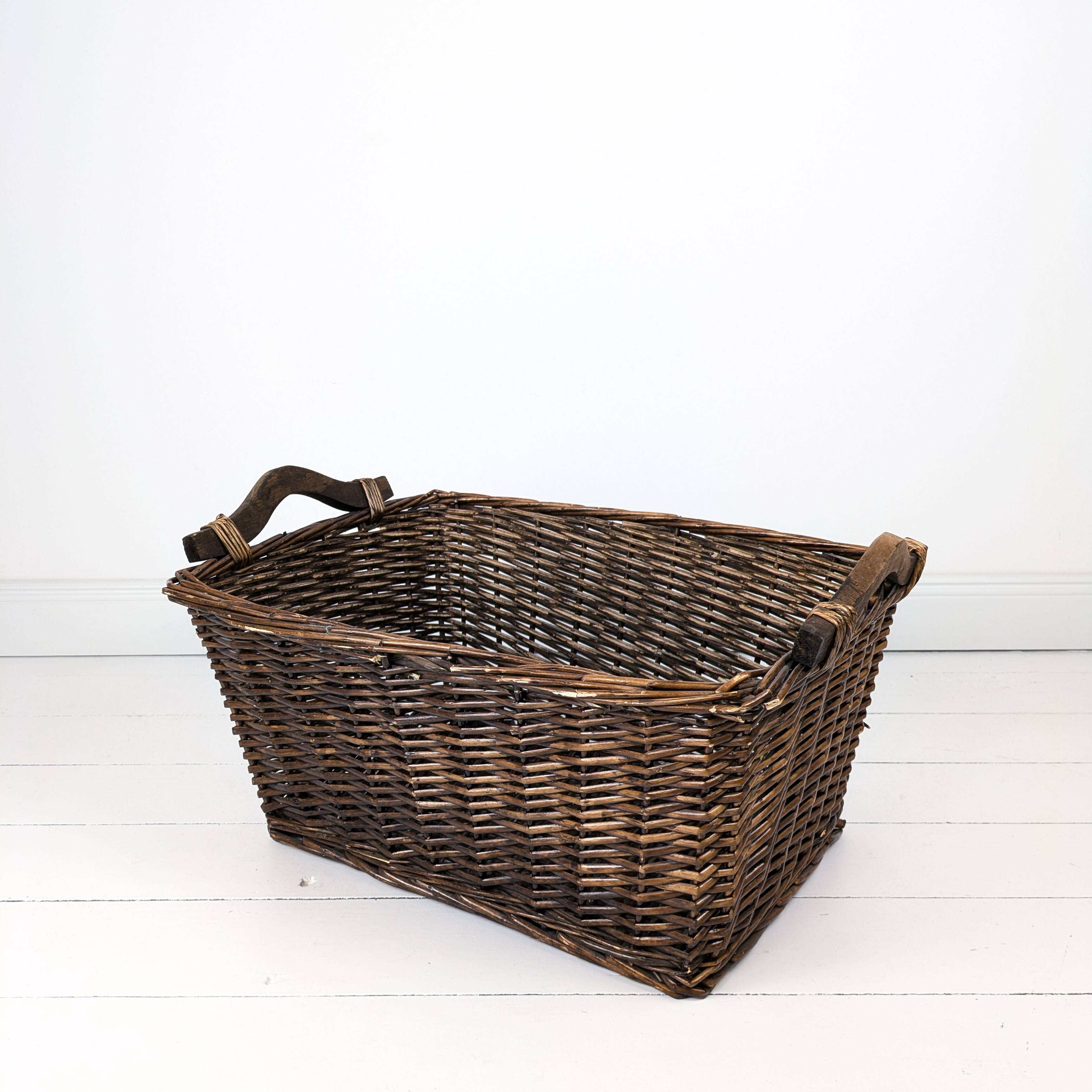 Panier Vintage Anse Rangement Mid Century Panier en osier tressé marron foncé Travail manuel Hygge S