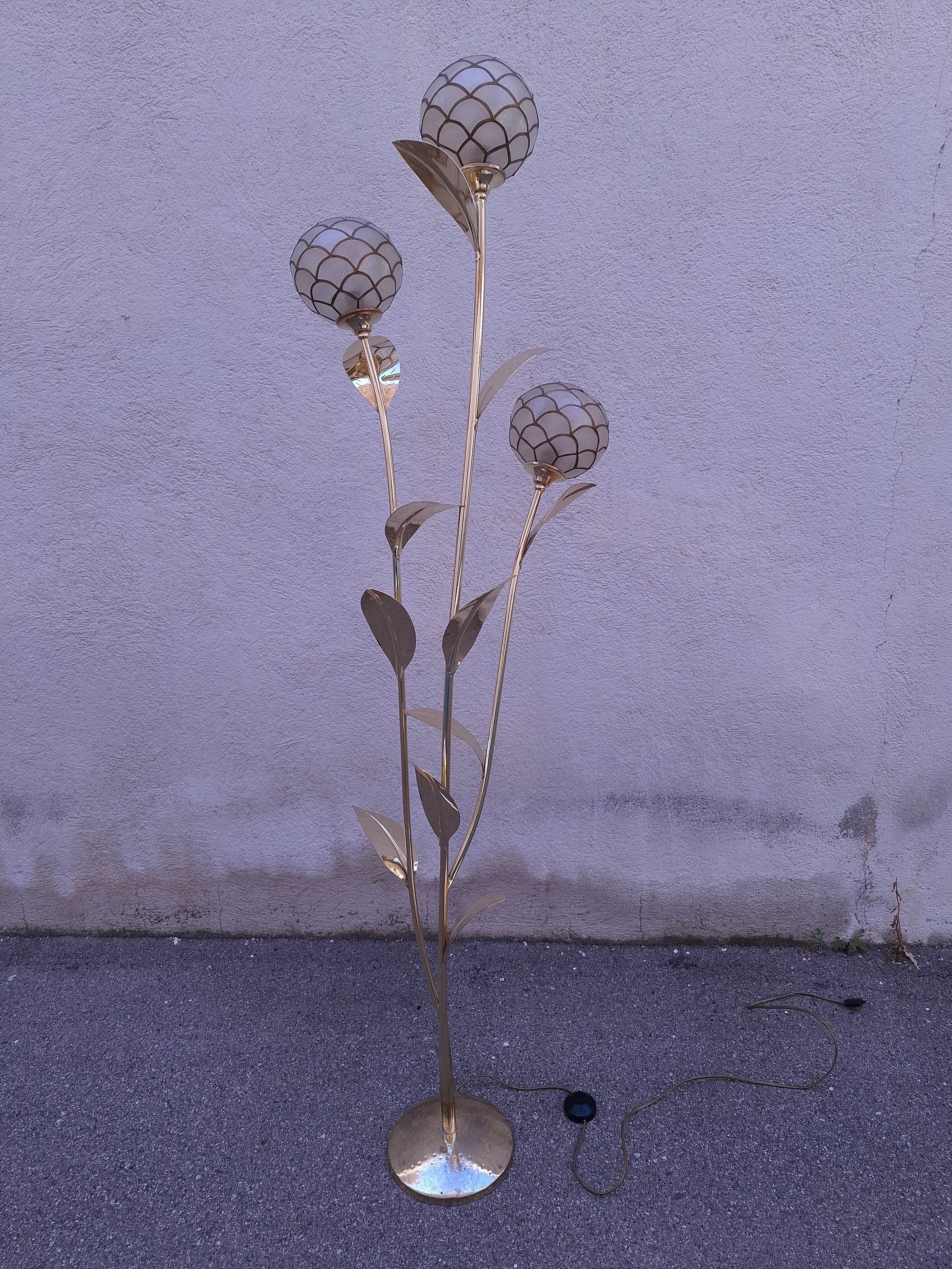 Floral floor lamp in pearlescent Capiz, 1970s.