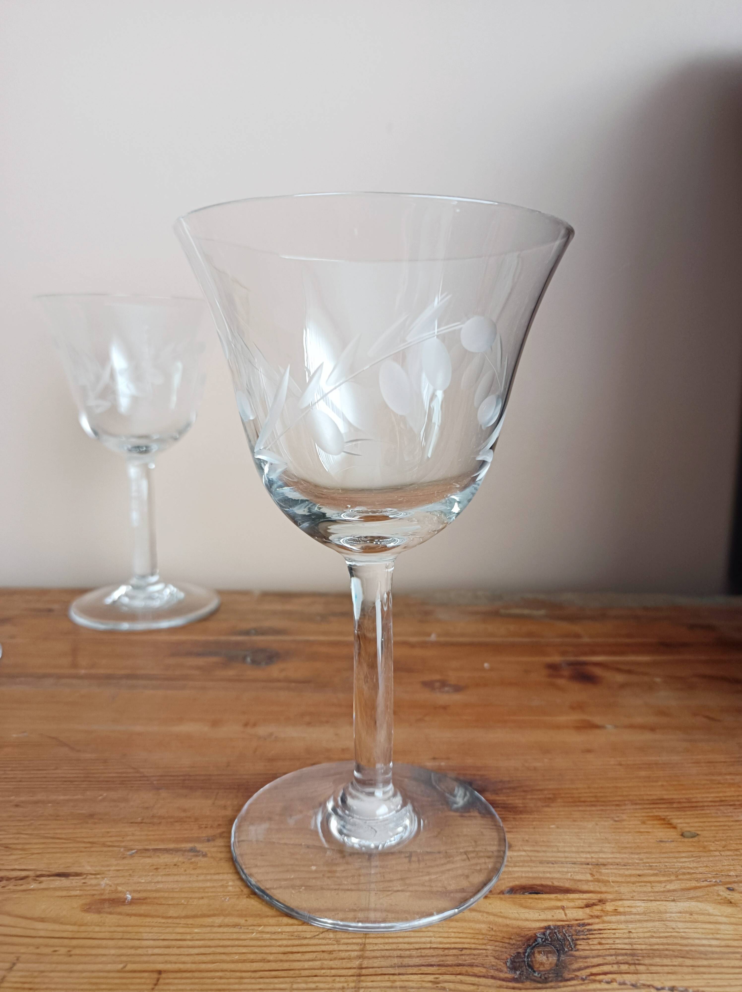 Set of 6 engraved glass stemware glasses