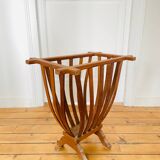 Sewing rack, old basket for balls of wool