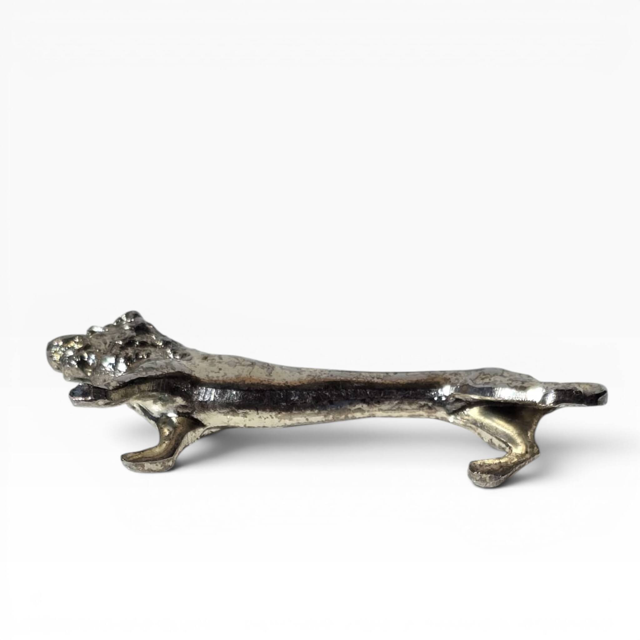 Series of antique knife rests in the shape of a lion, silver-plated metal.
