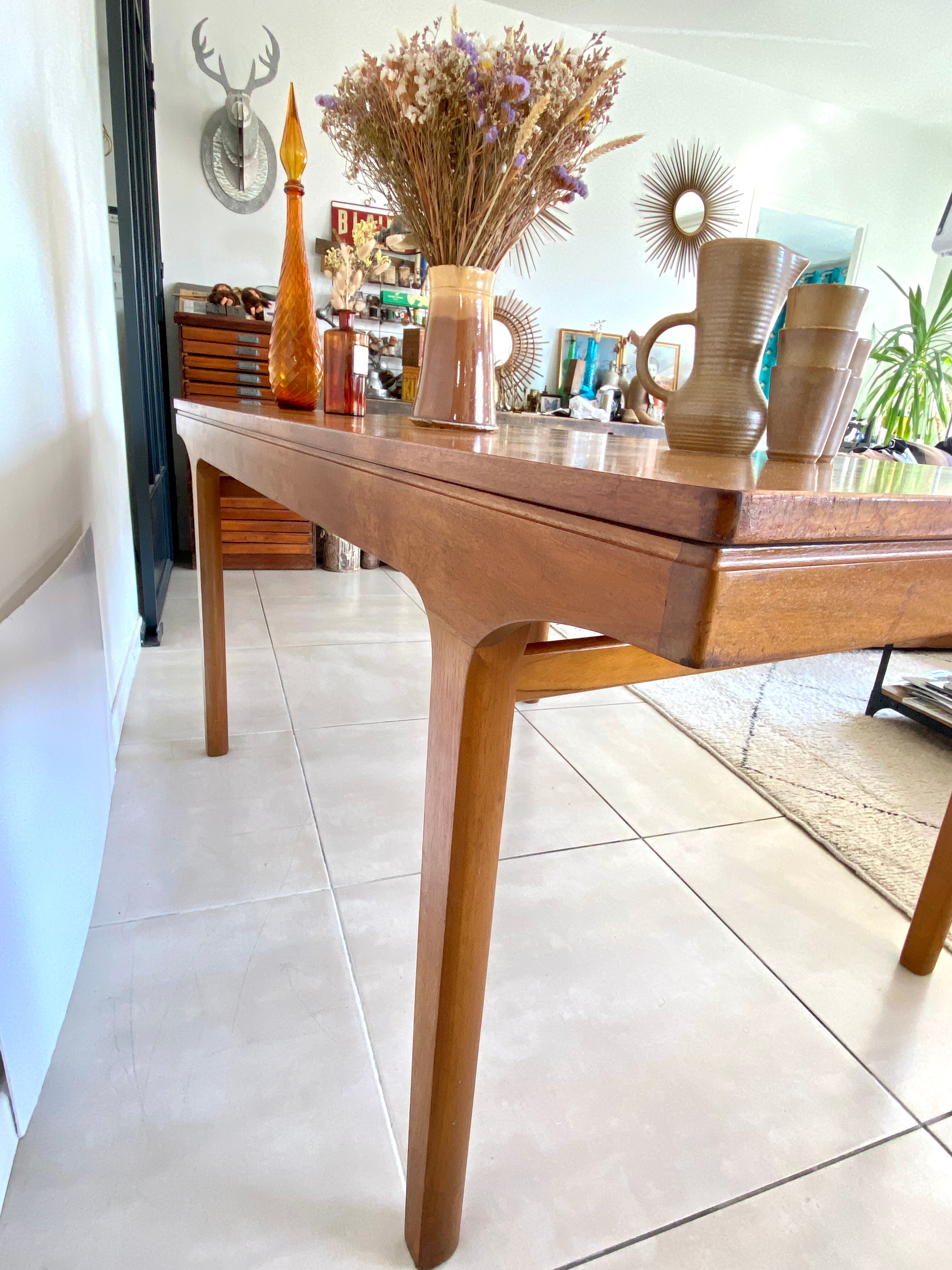 Extendable dining table in NATHAN teak