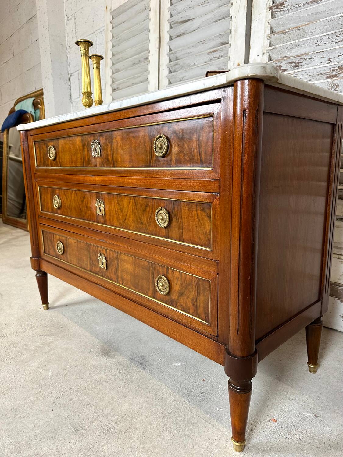 Louis XVI style chest of drawers in mahogany and walnut