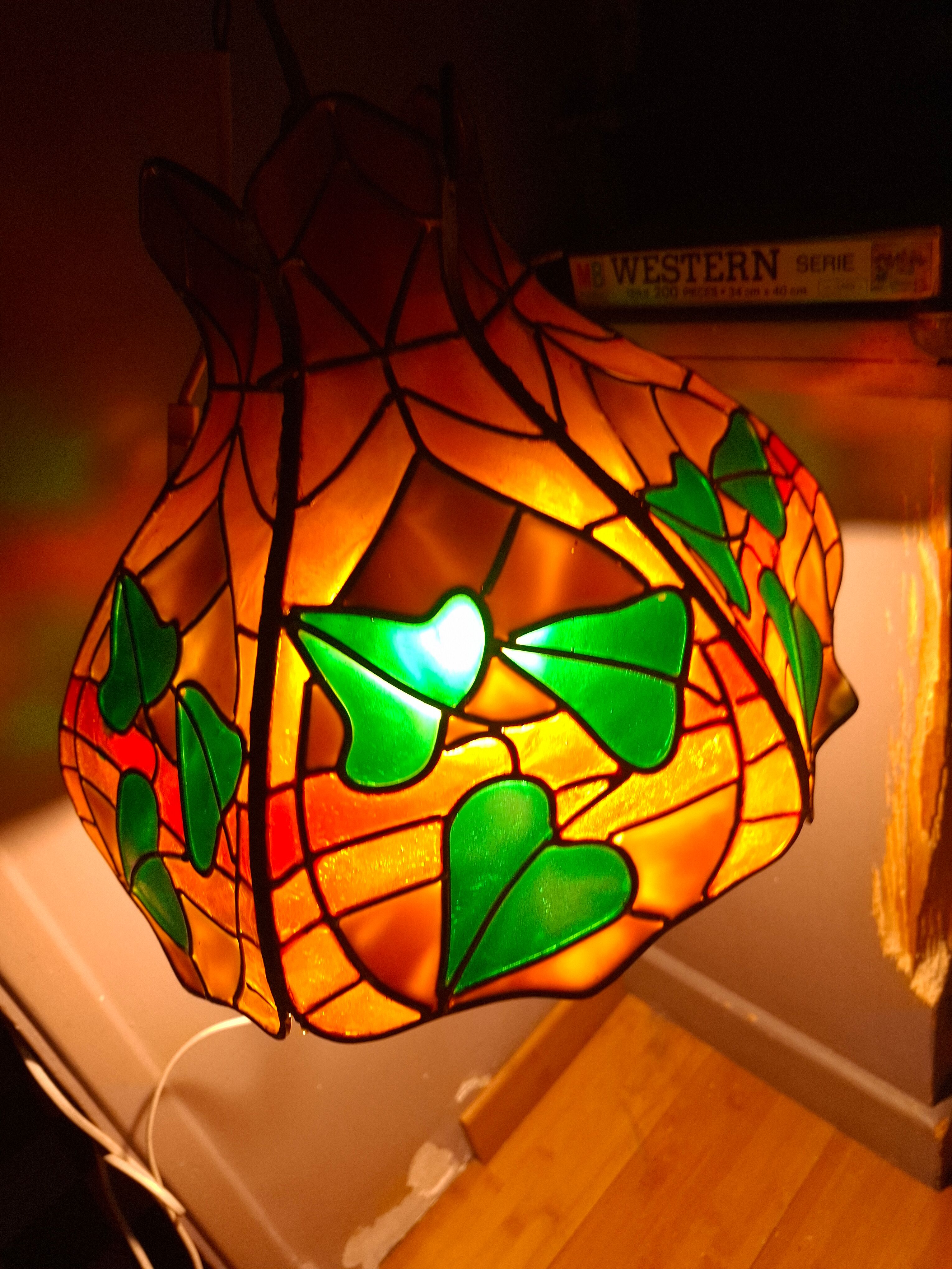 Tiffany-style stained glass pendant light