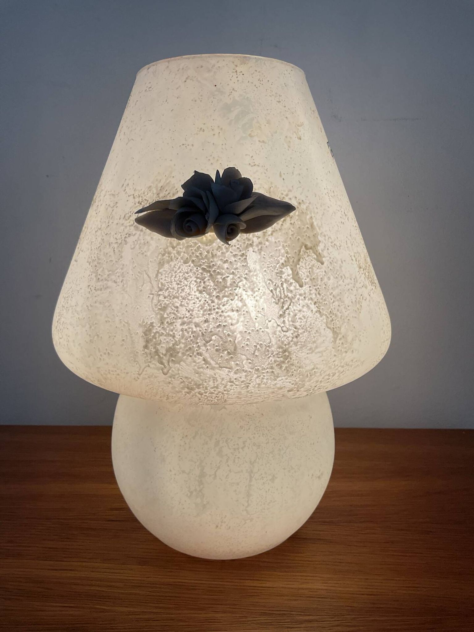 Mushroom lamp in Murano glass, made in the 60s-70s.