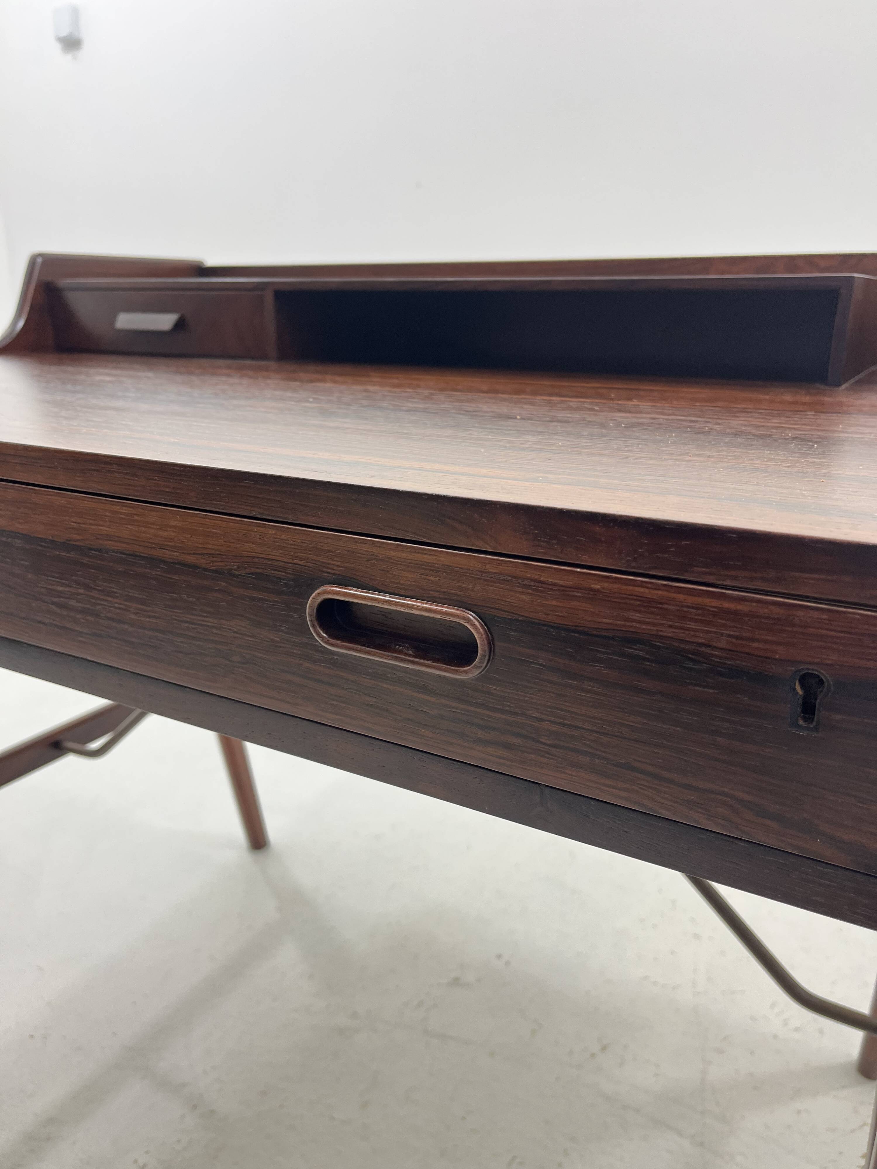 Bureau danois modèle 56 en palissandre par Arne Wahl Iversen pour Vinde Mobelfabrik