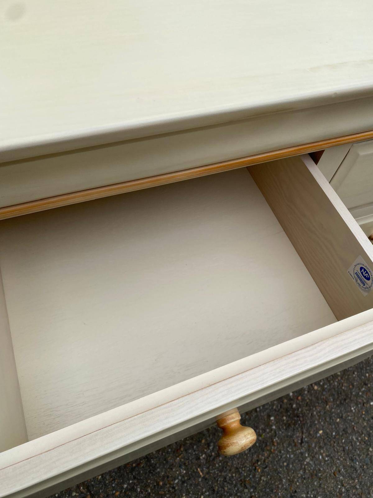 Commode bohème chic Louis Philippe beige