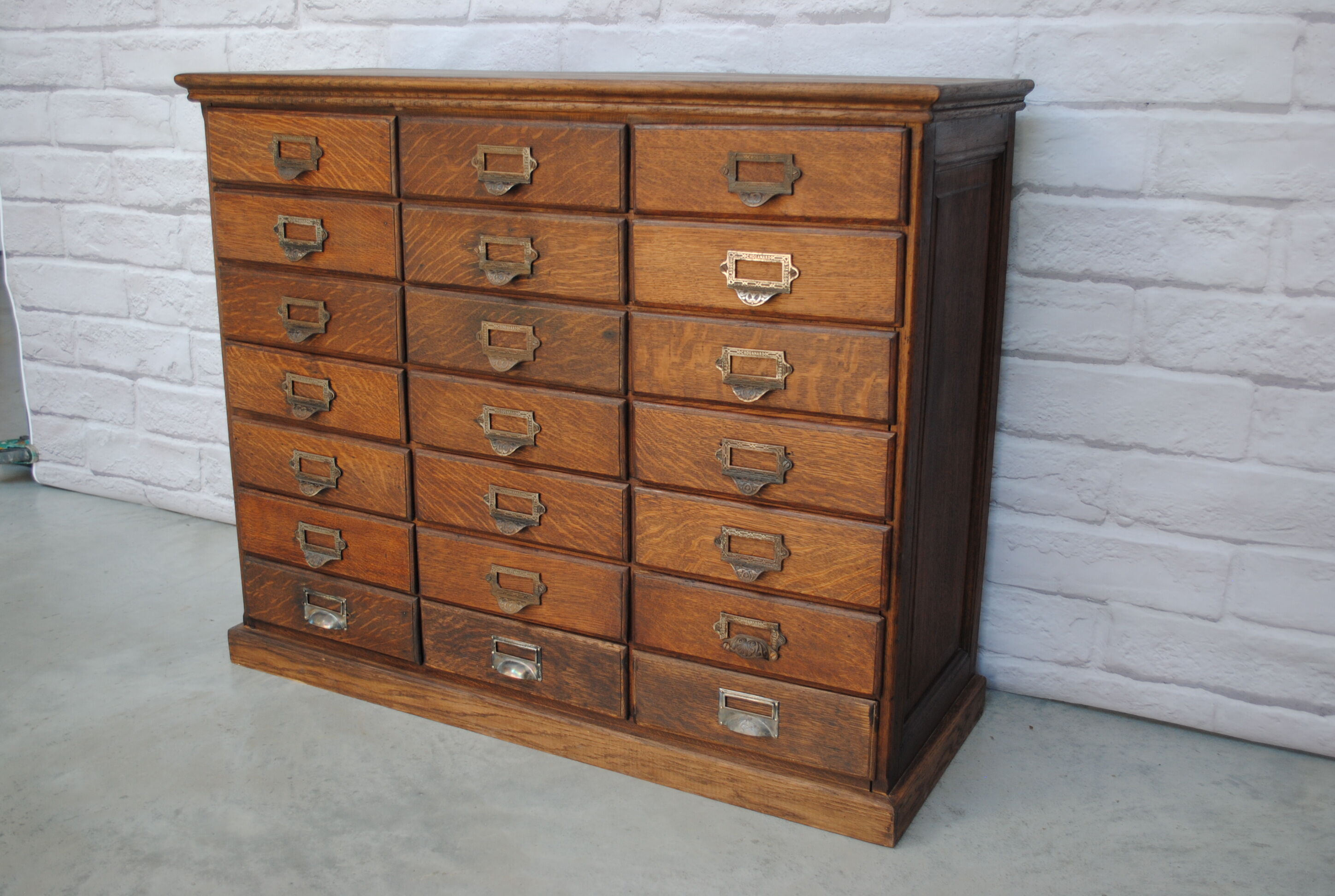 Chouanard notary cabinet