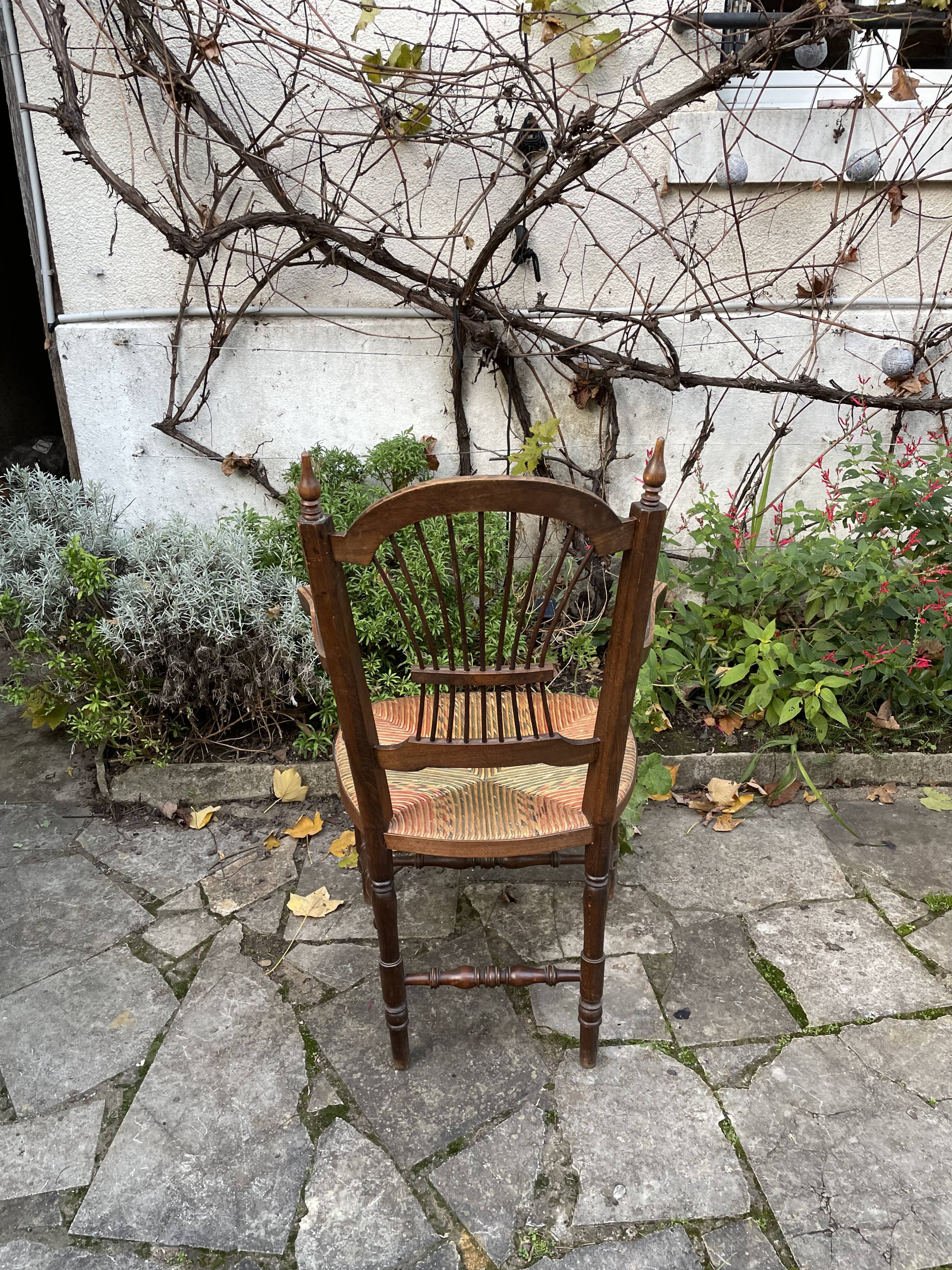 Mulched wooden armchair