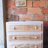 Jolie petite commode de style