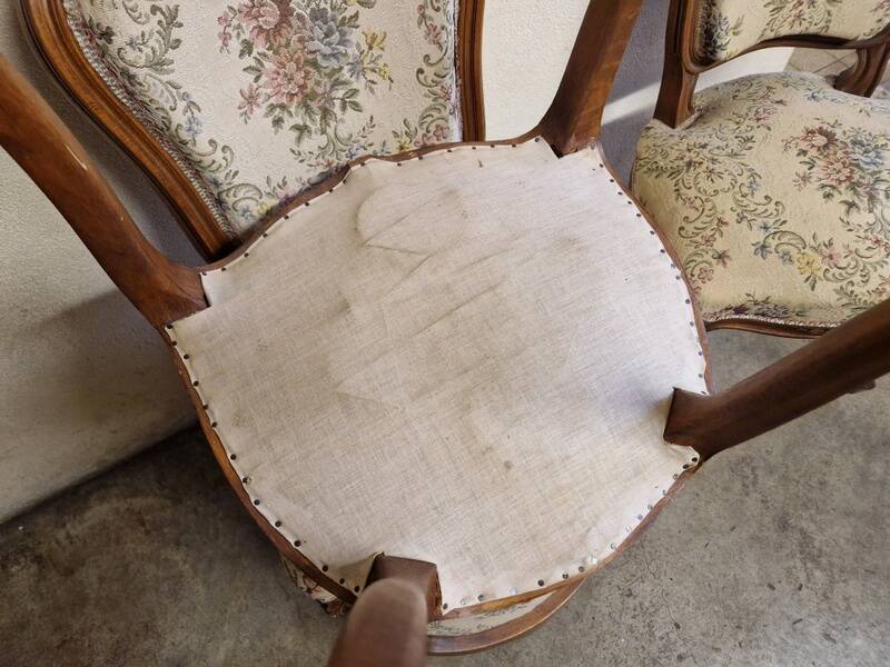 Set of 3 Louis XV style chairs - In carved and moulded wood with flowers