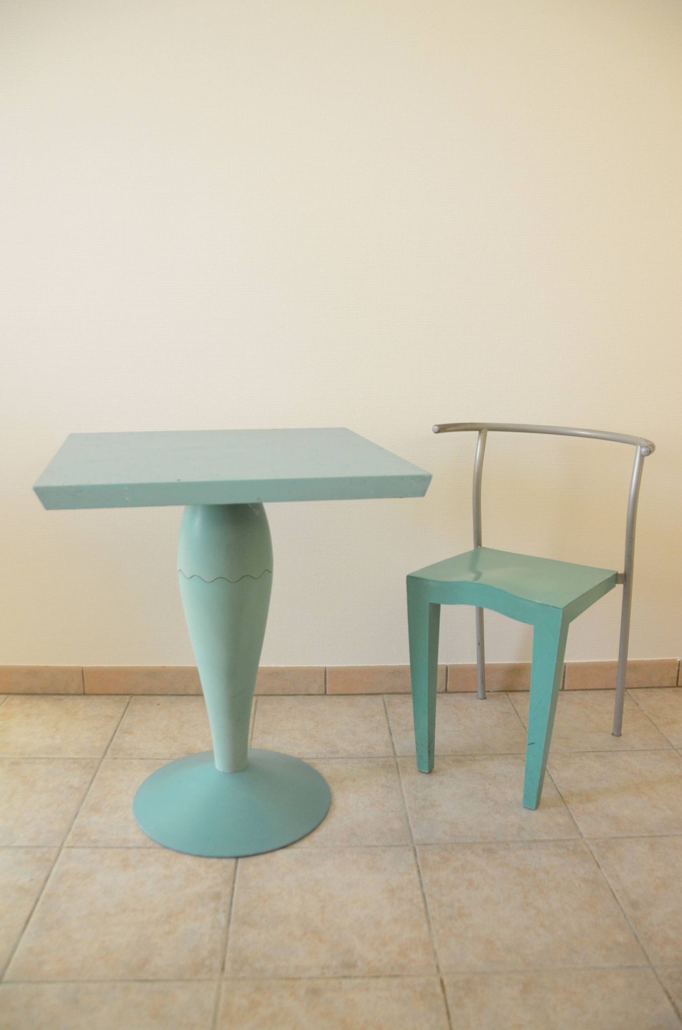 Table Miss Balu and 1 chair Dr Glob, Starck