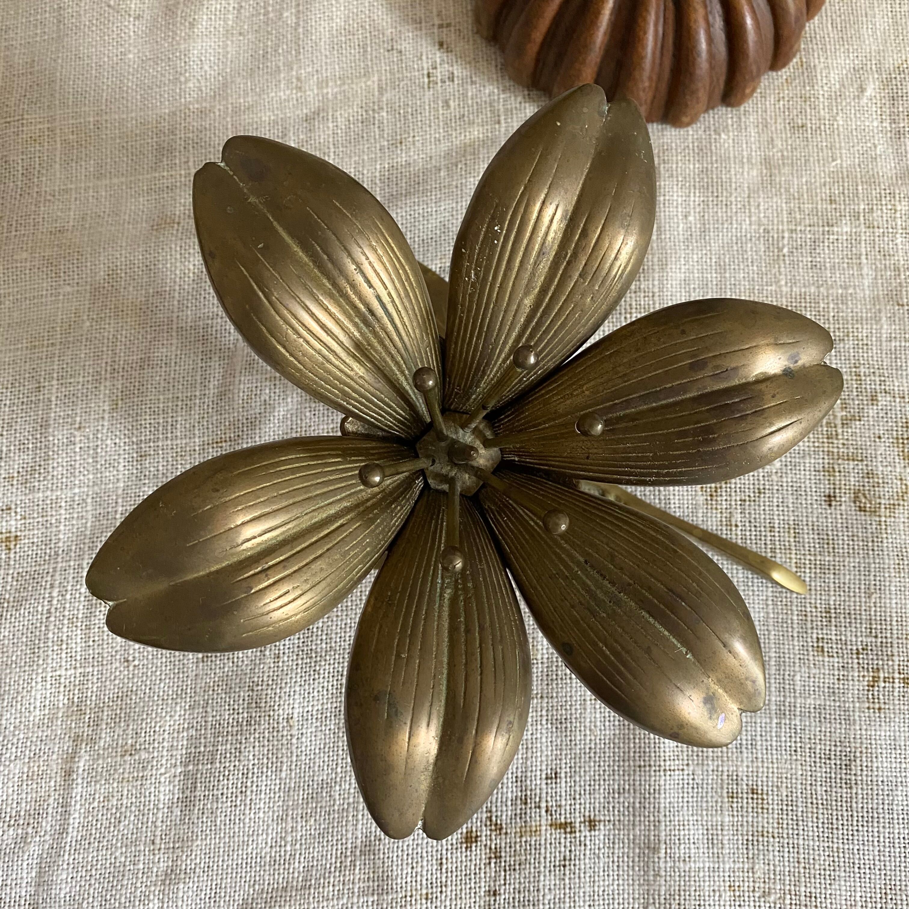 Brass flower, petal ashtray from the 60s and 70s