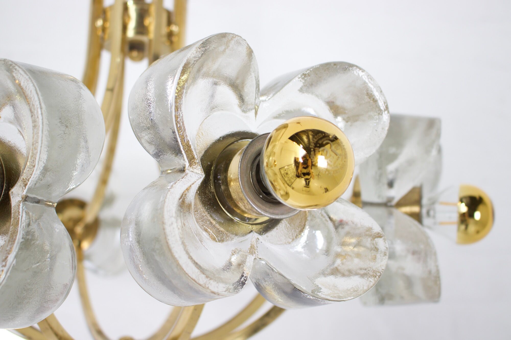 Lustre en laiton & fleurs Simon & Schelle.