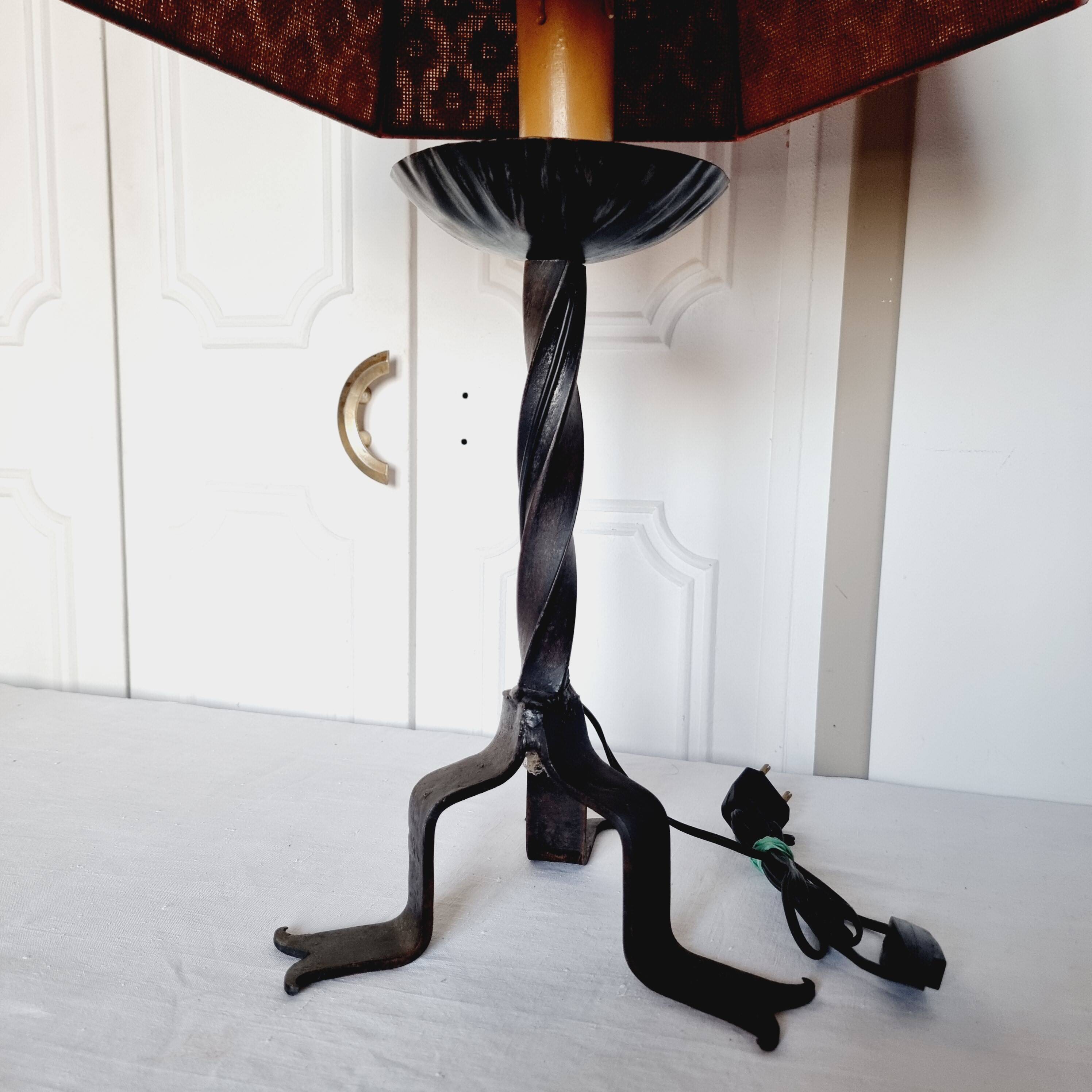 Grande Lampe de Table des années 60 en fer tourné et forgé avec un grand abat-jour vintage en velour