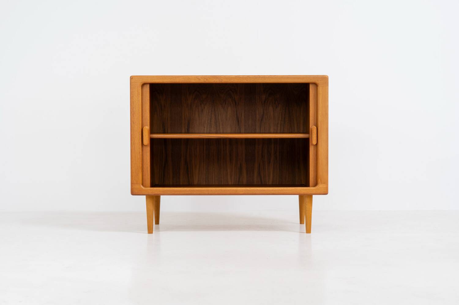 armoire à portes tambour par CFC Silkeborg (Danemark, années 1960).