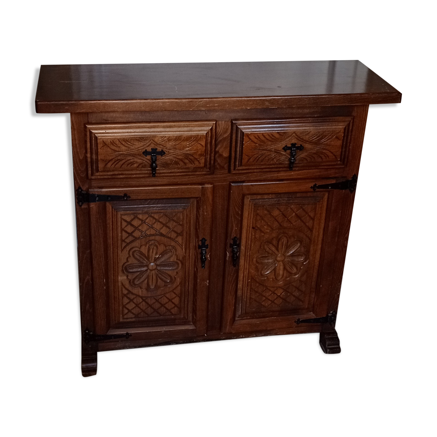 Buffet or small chest of drawers