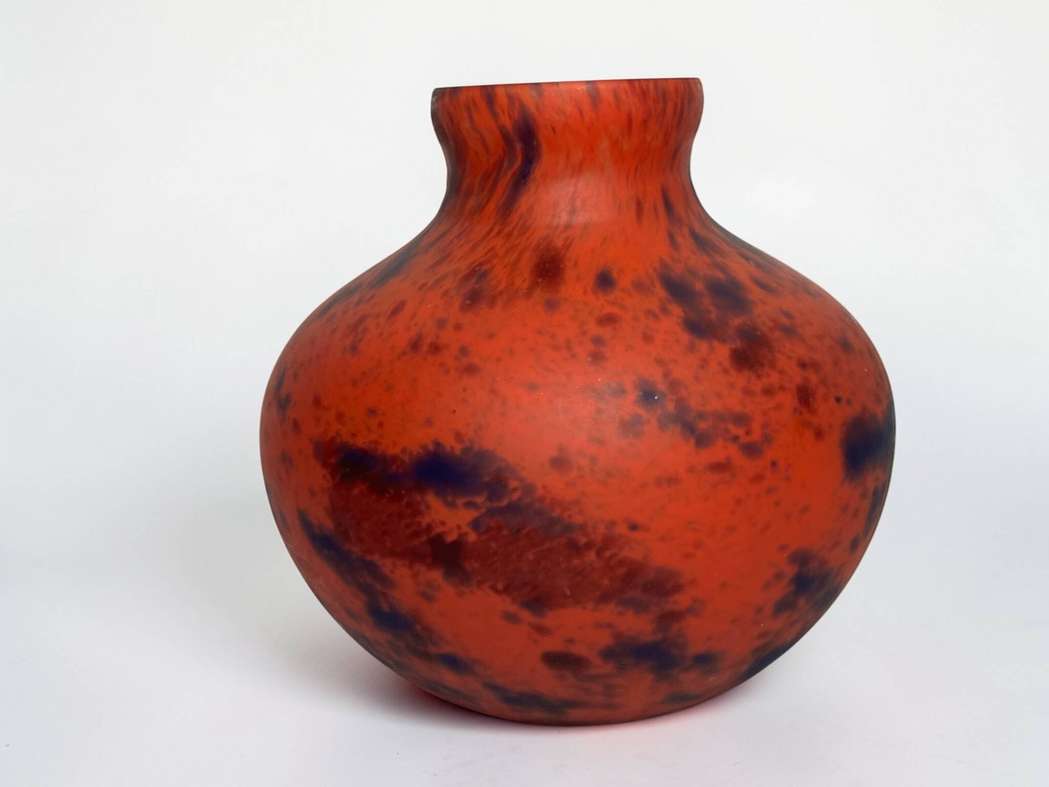 Art Deco, marbled glass round vase by Delatte Nancy circa 1930