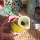 Vase soliflore en terre cuite émaillée vert anis