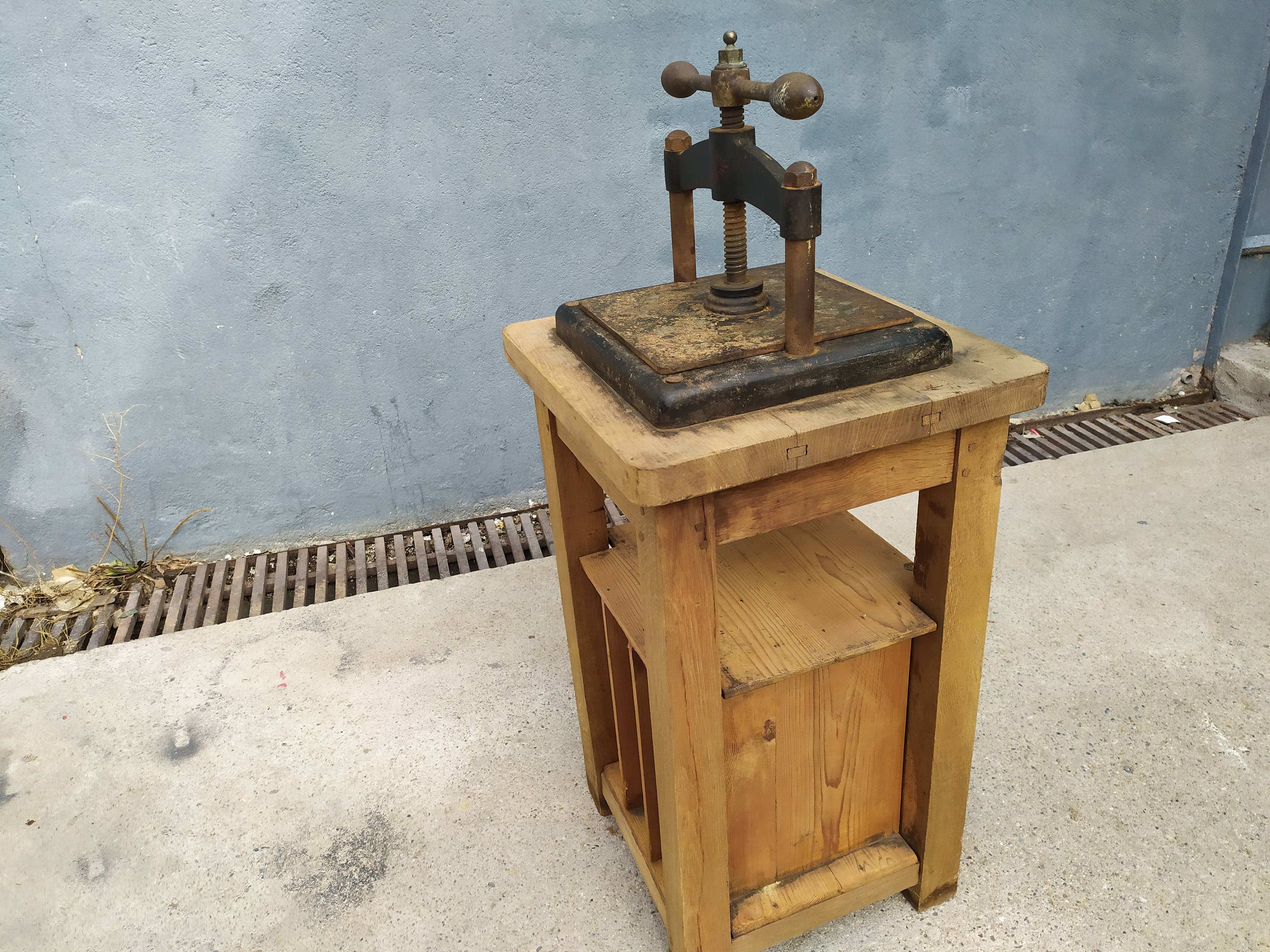 Press craft furniture