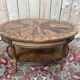 Table basse ovale – Style Louis XVI – Marqueterie, galerie laiton, sabots b