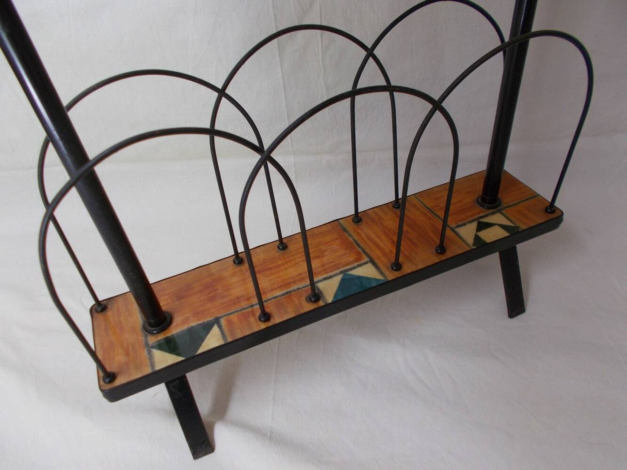 Magazine table